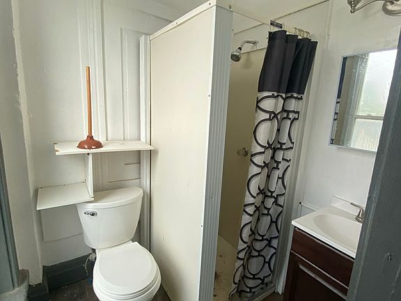 5th image of 219-235 E Court St #225-B