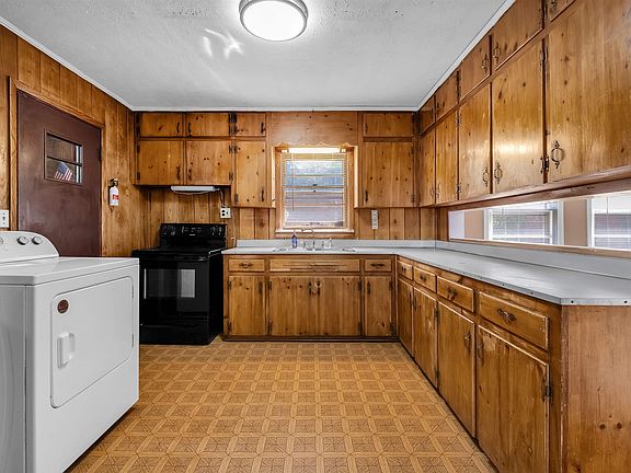 5th image of 311 Lester Ave