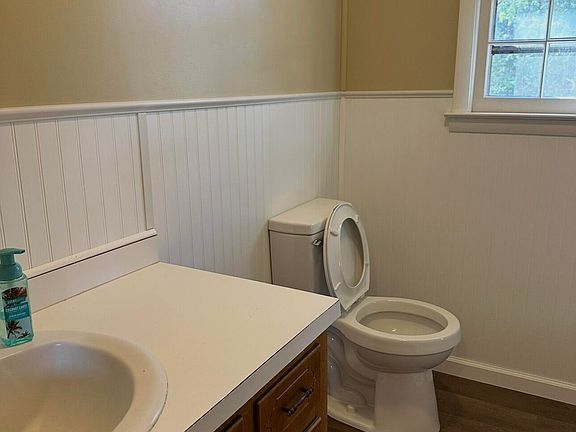 5th image of 106 S Wilkes Street