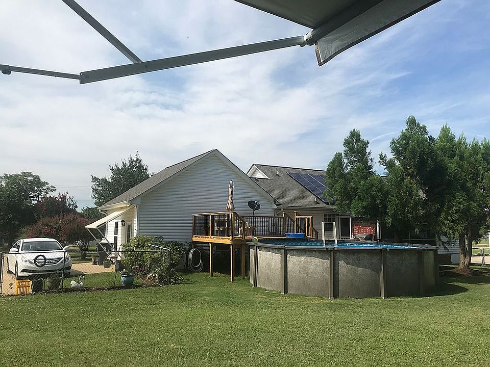 Left Rear Yard View