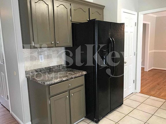 3rd image of 924 10th St SW