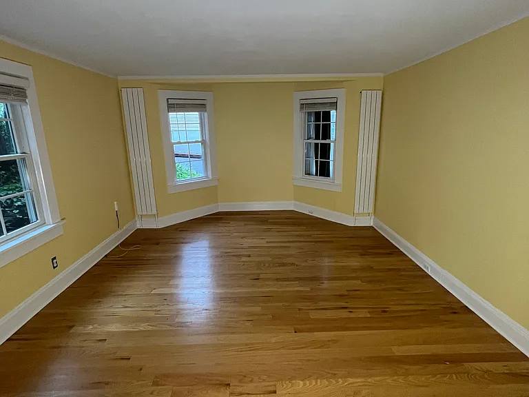 15 Whitfield Pl — Photo 3