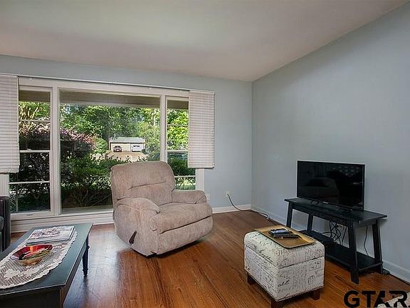 3rd image of 1212 & 1214 Augusta Ave
