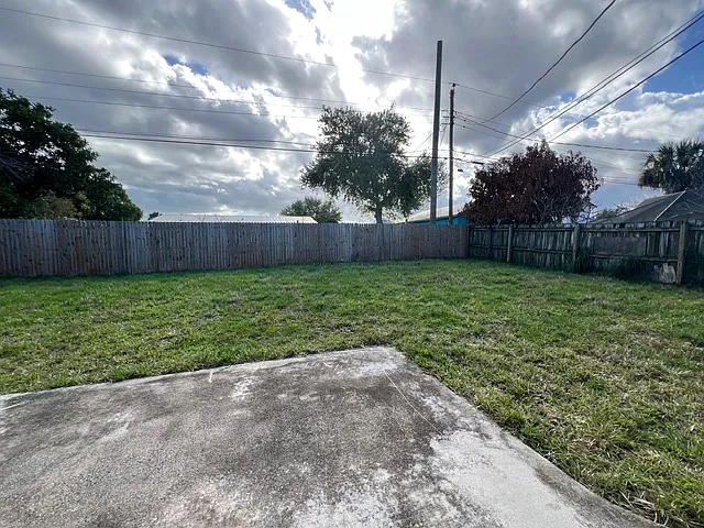 2831 NE Savannah Rd — Photo 12