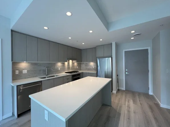 625 Cottonwood Ave #610, Coquitlam, BC V3J 2S5