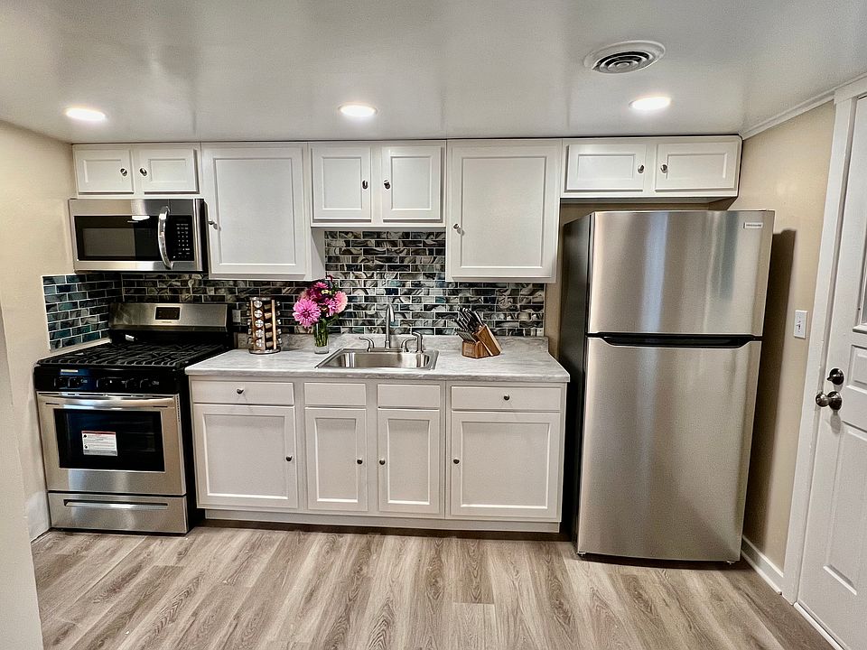 1st image of 307 Cedar Dr