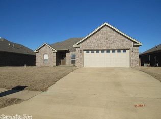 1212 Puritan Dr, Jacksonville, AR 72076