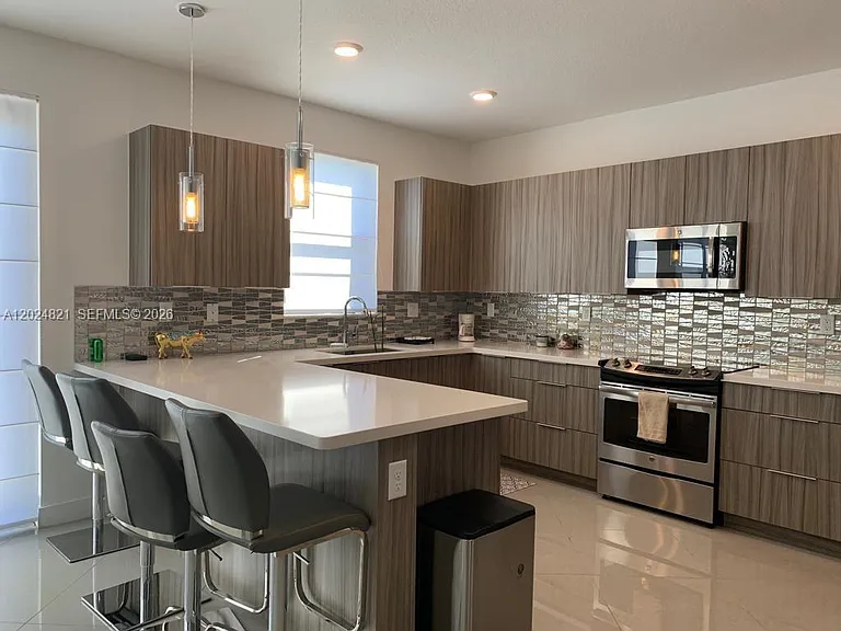10510 NW 78th Ter #10510 — Photo 5