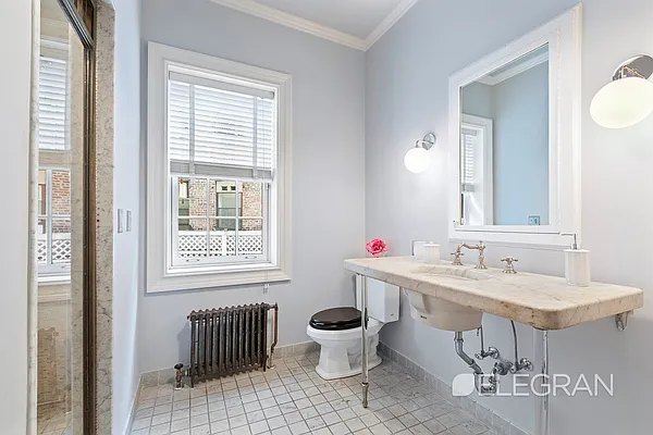 Sold by (Legacy) Elegran | media 21