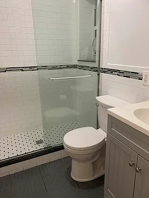 Rented by Halvatzis Realty | media 34