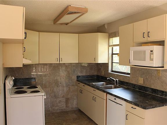5th image of 3961 Beach Dr SE