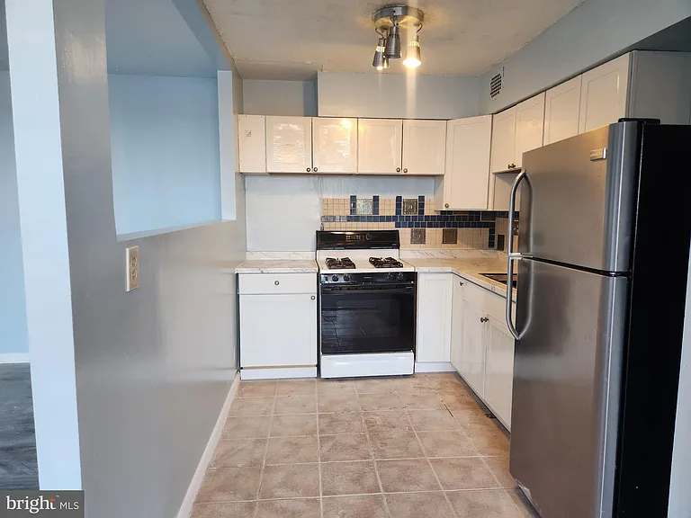 4410 Oglethorpe St #416 — Photo 8
