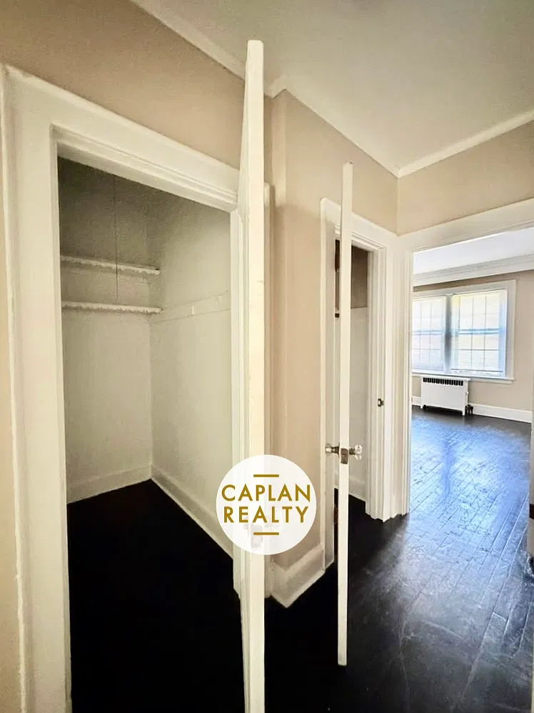 823 Elm St — Photo 2