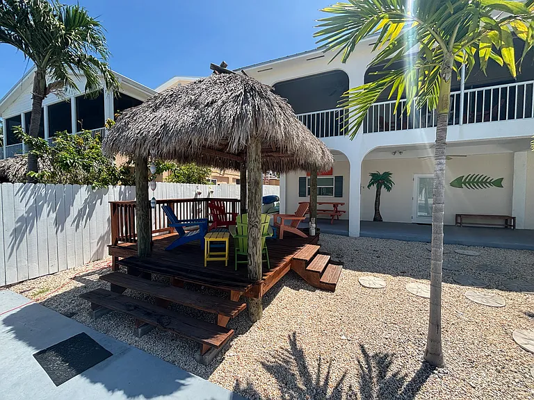 584 W Shore Dr — Photo 5