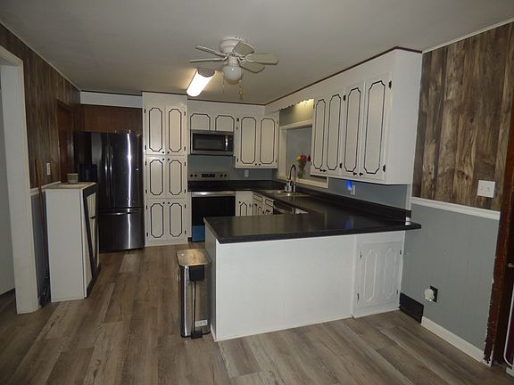 3rd image of 215 Shelly Dr