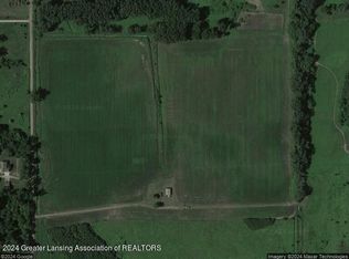 8570 N Royston Rd, Grand Ledge, MI 48837