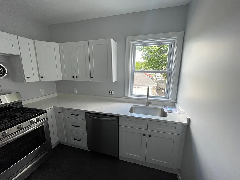 44 Carrington Ave #2 — Photo 2