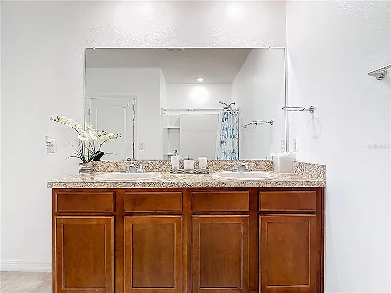 241 Meadowbrook Blvd — Photo 21