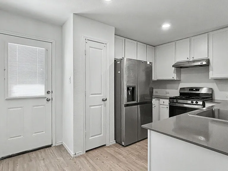 2843 Elion Dr — Photo 4