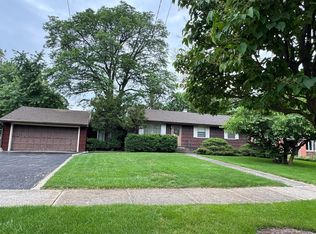 814 E Illinois St, Wheaton, IL 60187