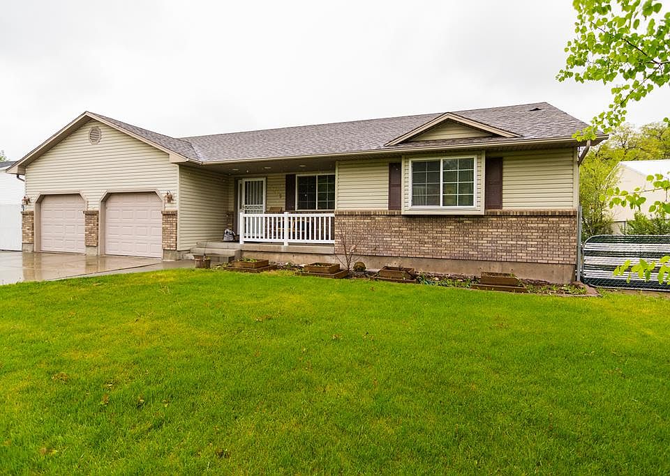 1st image of 3205 S Carolyn Ln