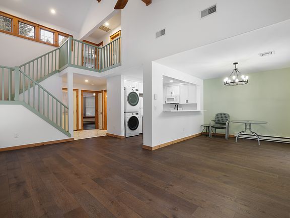 5th image of 143 Pine Ct