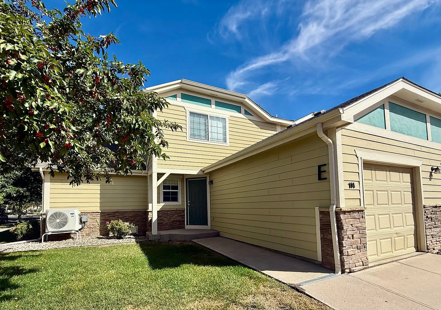Prime Fort Collins Living: Modern 3-BR Townhome Near CSU & Trails Move-In Ready! — Photo 1
