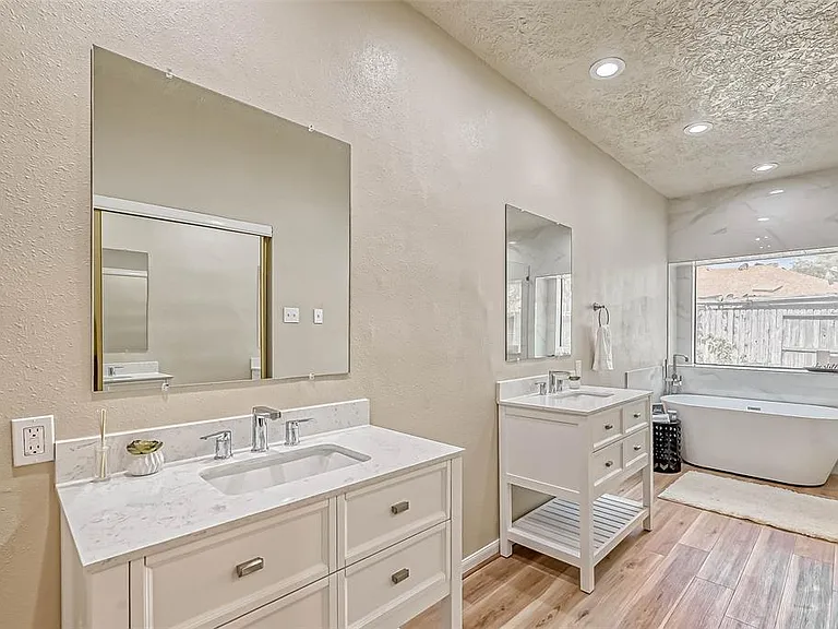 2478 Woodbury St — Photo 10