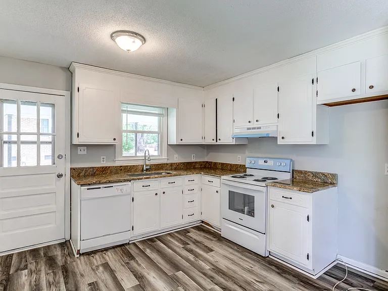 4505 Castlebar Dr — Photo 17