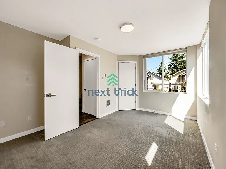 8841 Midvale Ave N #C — Photo 9