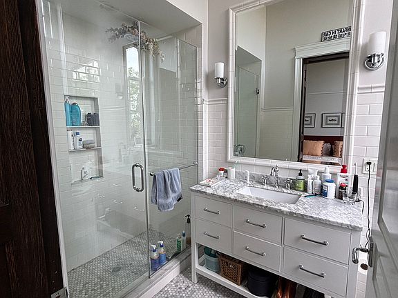 4th image of 1845 N Sheffield Ave #405