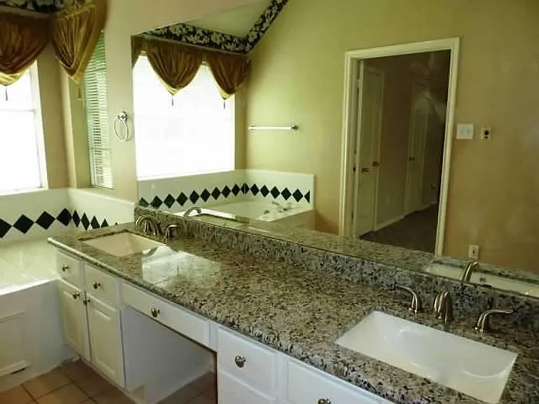 4542 Springfield Lakes St — Photo 11