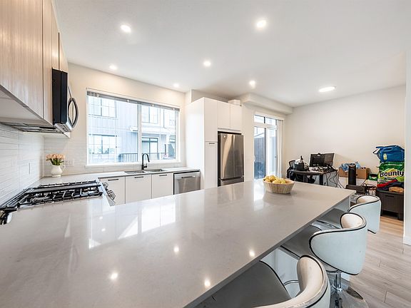 5th image of 488 Furness St #123