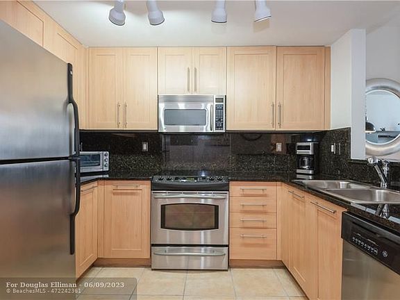 2nd image of 511 SE 5th Ave APT 1115