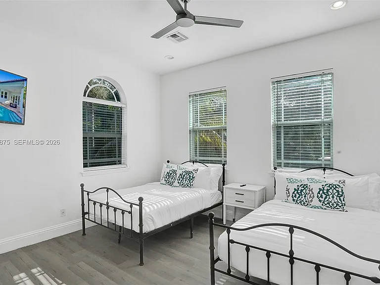 1207 SW 21st St — Photo 21