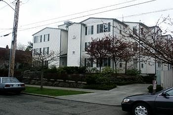 Exterior Photo 3