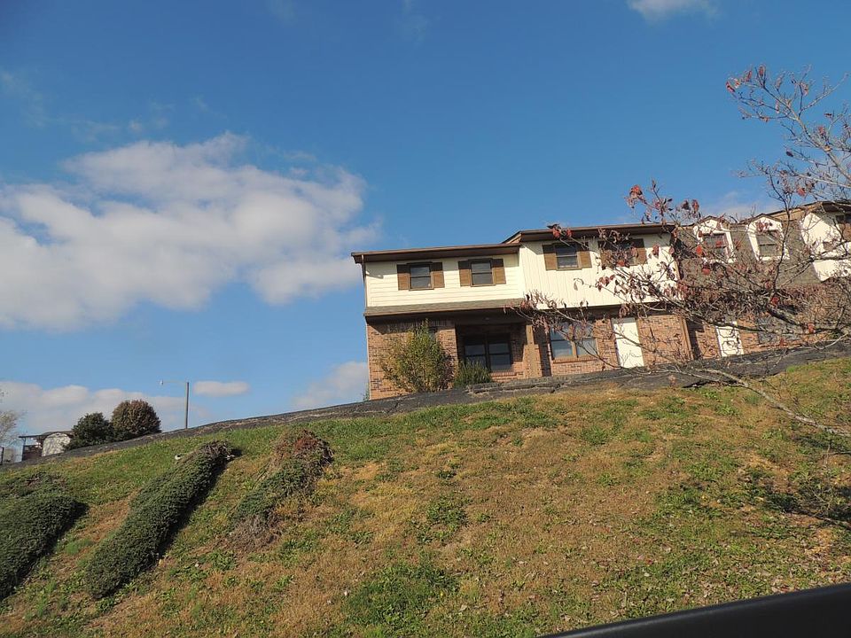 1st image of 122 Oakcrest Cir