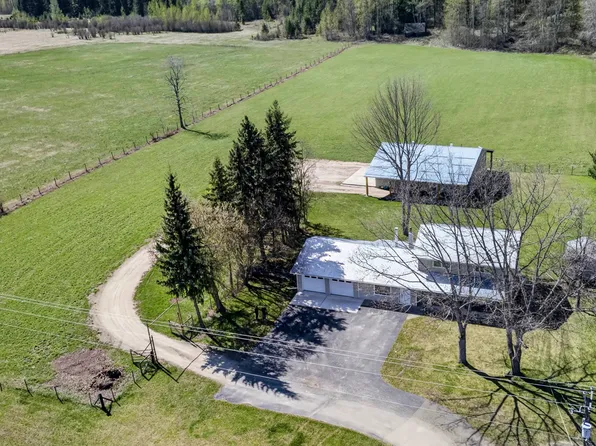 985 Old North Thompson Hwy W, Clearwater, BC V0E 1N2