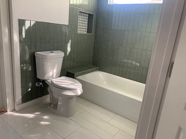 930 W Ridgewood Ct — Photo 5
