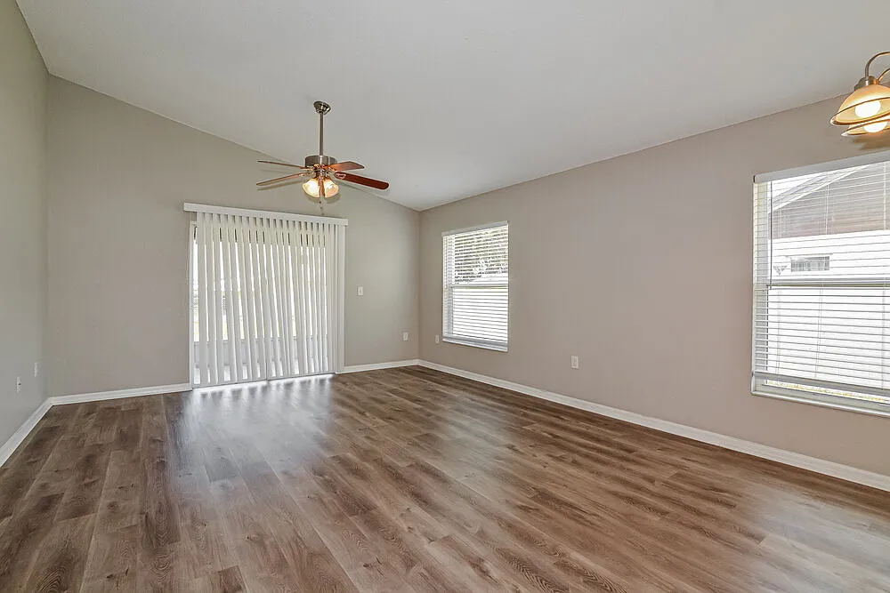 3 bed, 2.0 bath, 1310 sqft, $1,730 — Photo 4
