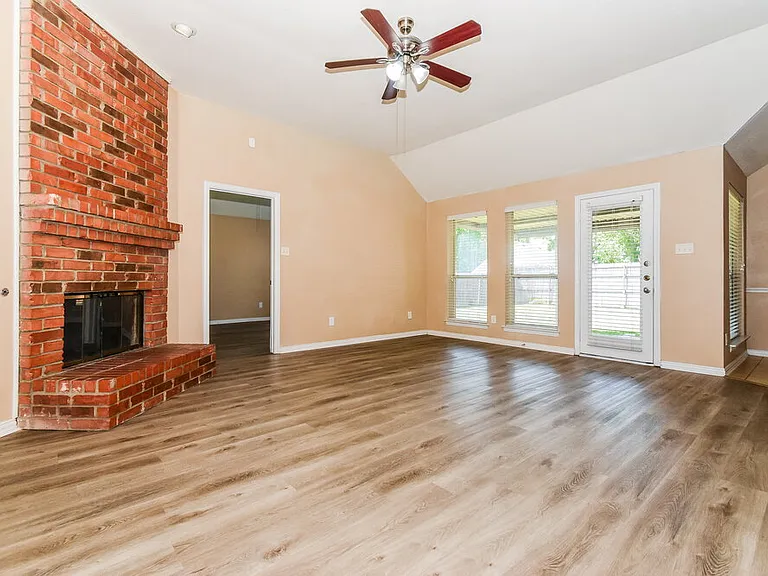 7921 Wayne Way — Photo 4