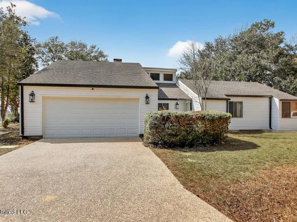 5420 Diamondhead Dr E, Diamondhead, MS 39525