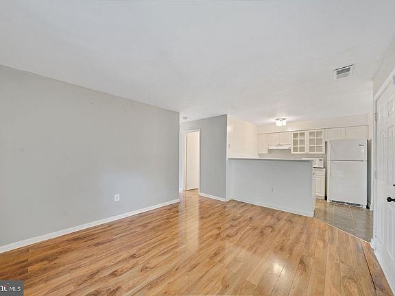 5th image of 8607A Beekman Pl #7A