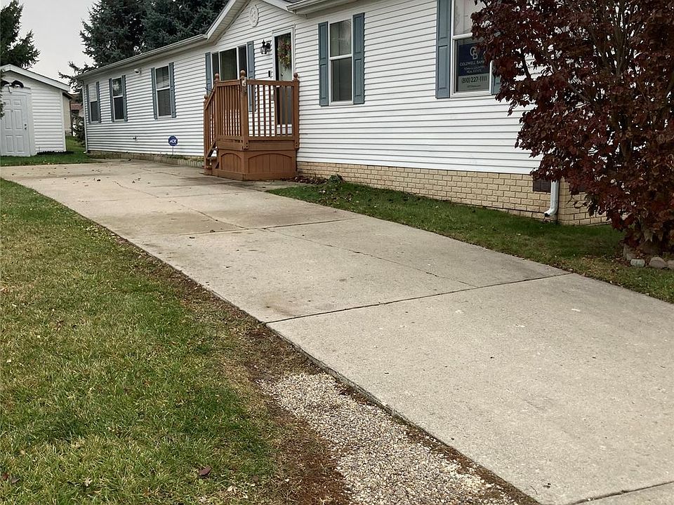 1st image of 9740 Russell St