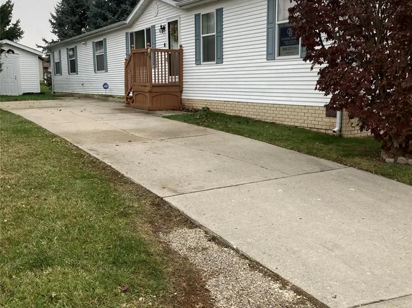 9740 Russell St, Northville, MI 48167