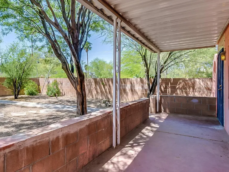 3913 E Montecito St — Photo 3