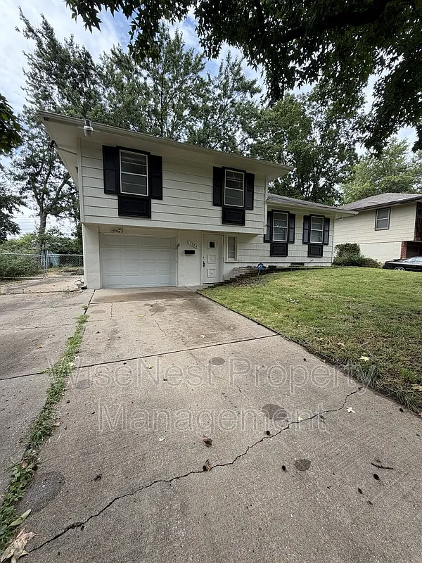 3 bed, 1.5 bath, 1416 sqft, $1,545 — Photo 2