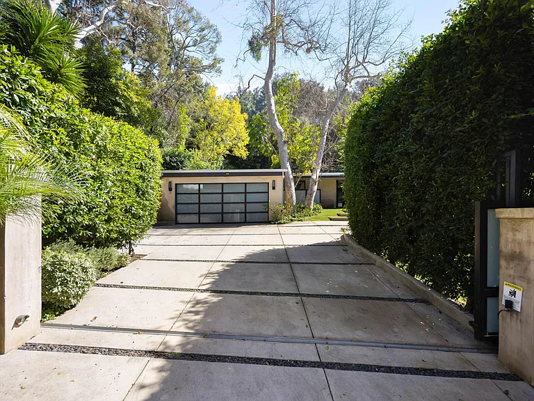 Boasting a spacious driveway, Villa Aman offers ample parking space for your convenience.