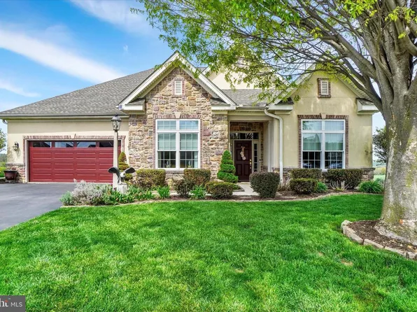 1220 Gardenia Dr, Windsor, PA 17366