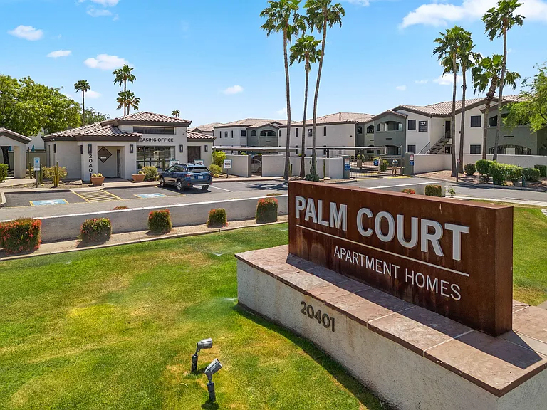 Palm Court Apartments — Photo 33